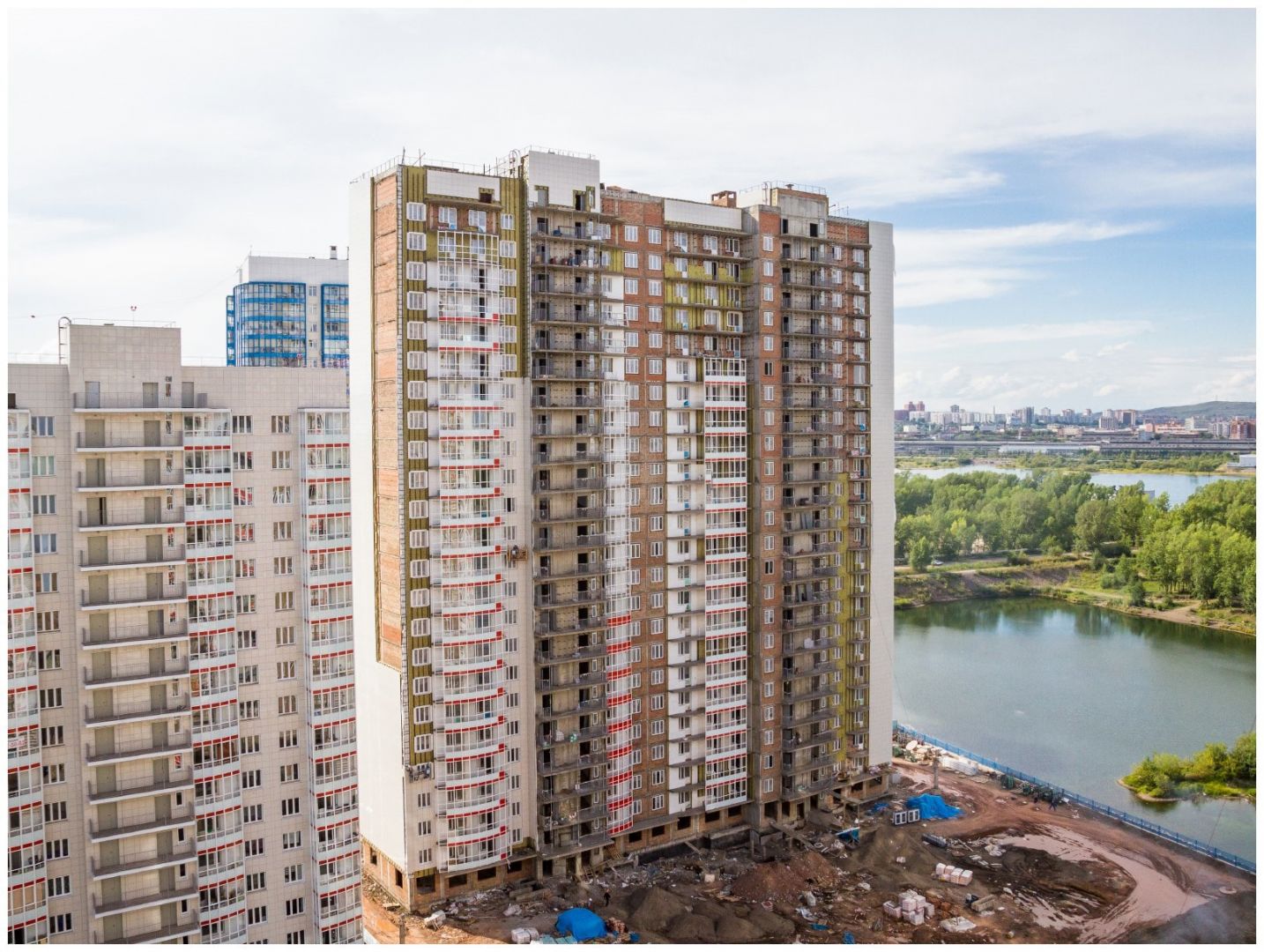 Застройщик Красстрой, ЖК Белые росы, дом 17 - фото номер 1 Застройщик Красстрой, ЖК Белые росы, дом 17 - фото номер 1