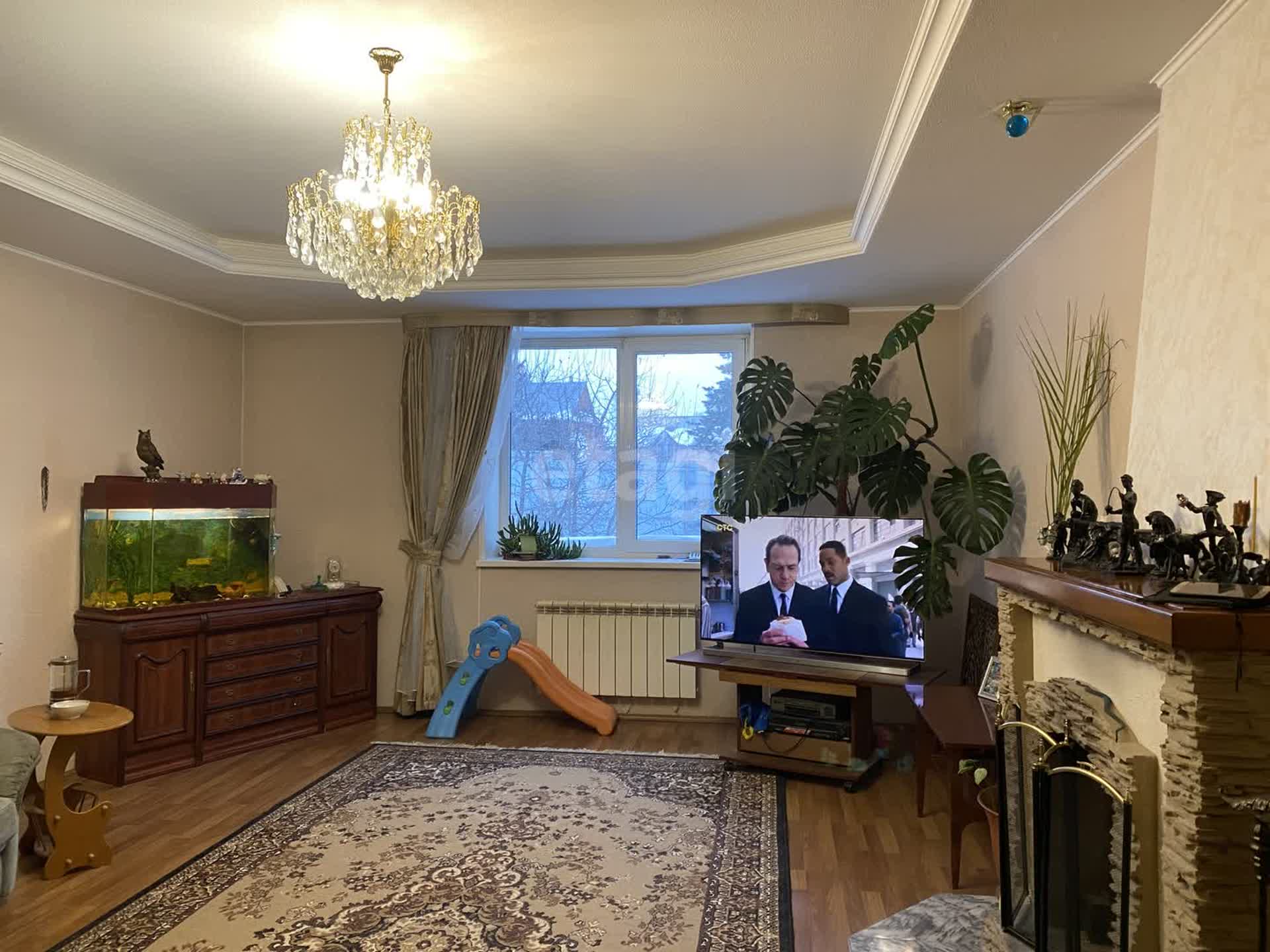 Продажа дома, 304м <sup>2</sup>, 8 сот., Челябинск, Челябинская область,  Златоустовский городской округ
