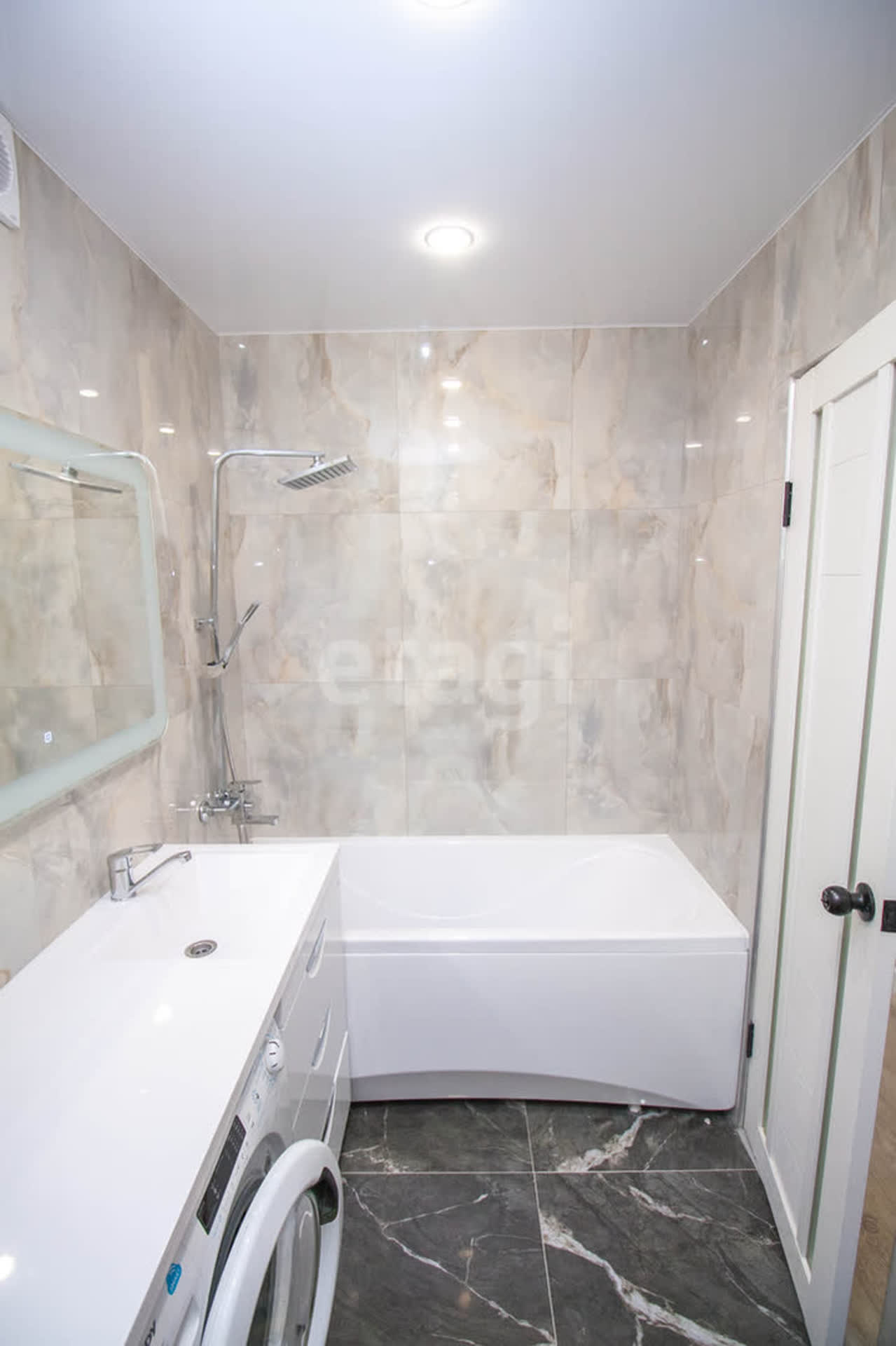 Продажа 2-комнатной квартиры, Южно-Сахалинск, Сахалинская область,  Южно-Сахалинск