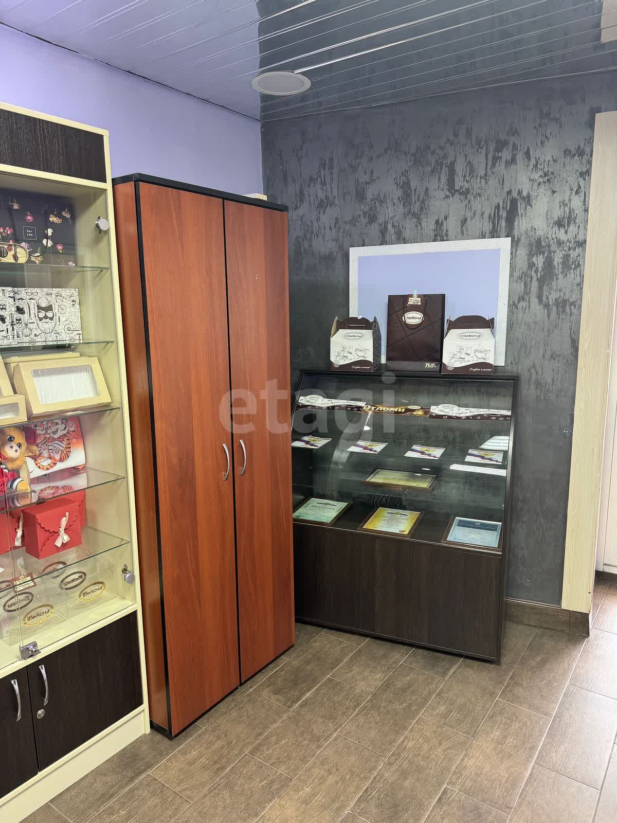 Продажа коммерческой недвижимости, 241м <sup>2</sup>, Новый Уренгой, Ямало-Ненецкий АО,  Новый Уренгой