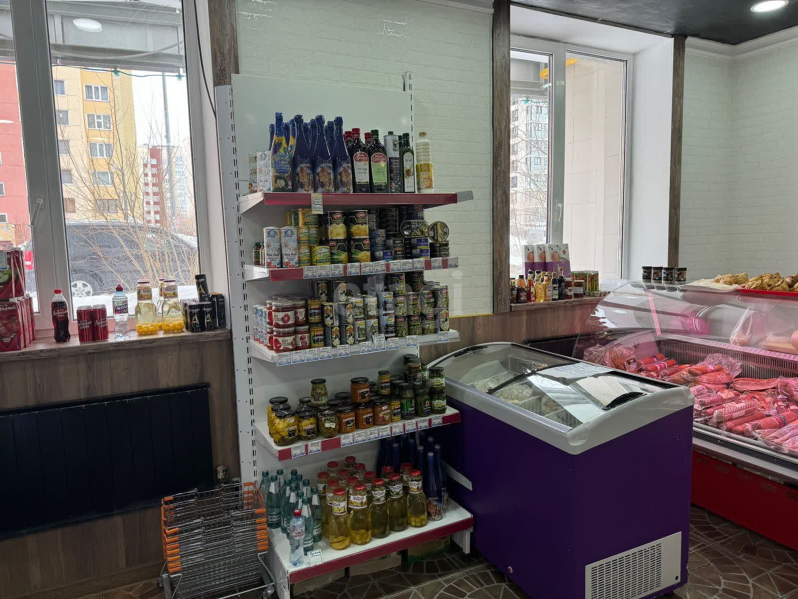 Продажа коммерческой недвижимости, 241м <sup>2</sup>, Новый Уренгой, Ямало-Ненецкий АО,  Новый Уренгой