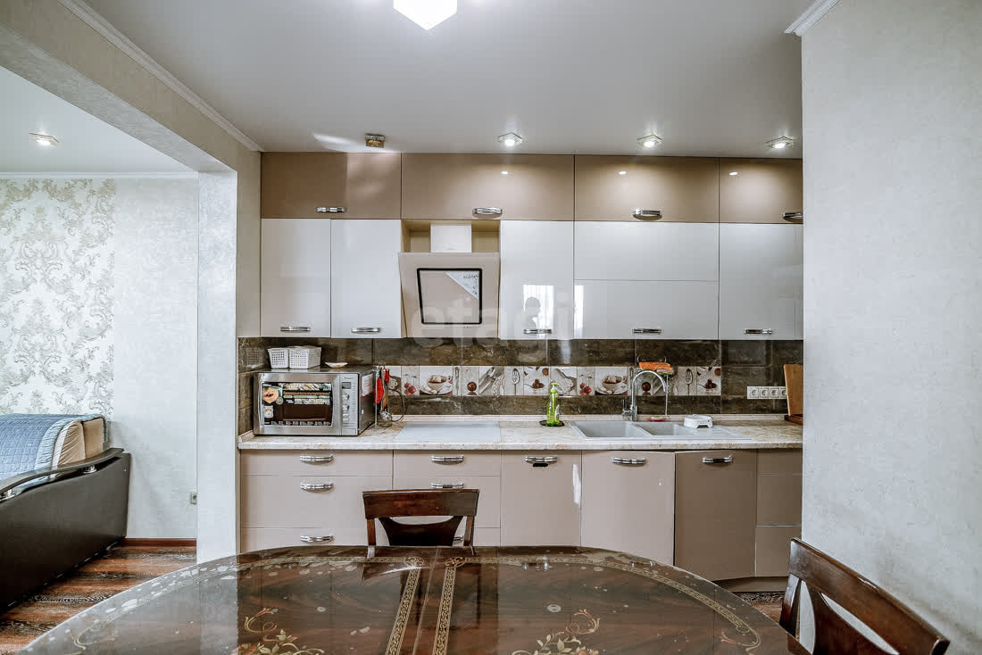 Продажа 3-комнатной квартиры, Южно-Сахалинск, Сахалинская область,  Южно-Сахалинск