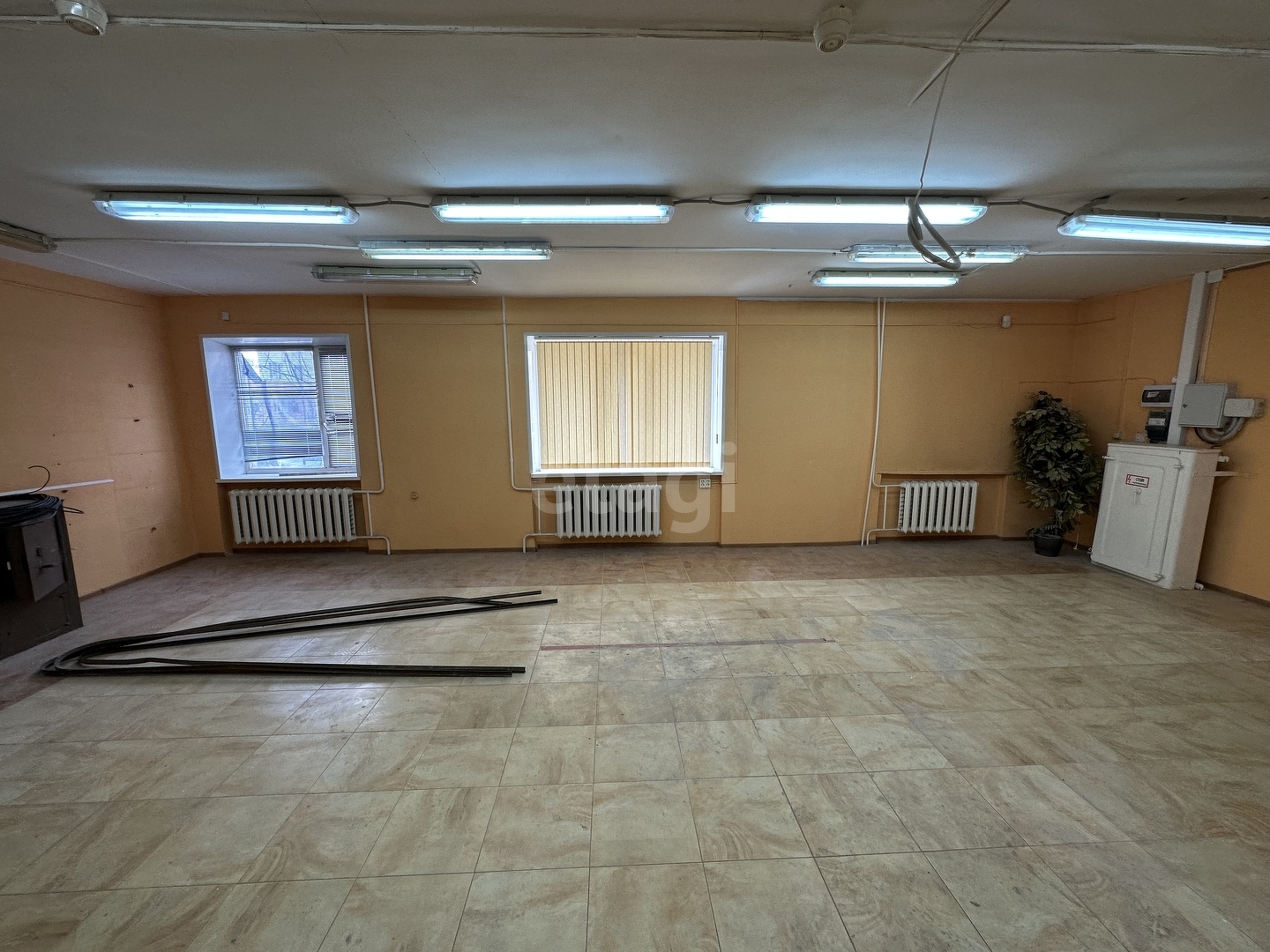 Аренда коммерческой недвижимости, 160м <sup>2</sup>, Новый Уренгой, Ямало-Ненецкий АО,  Новый Уренгой