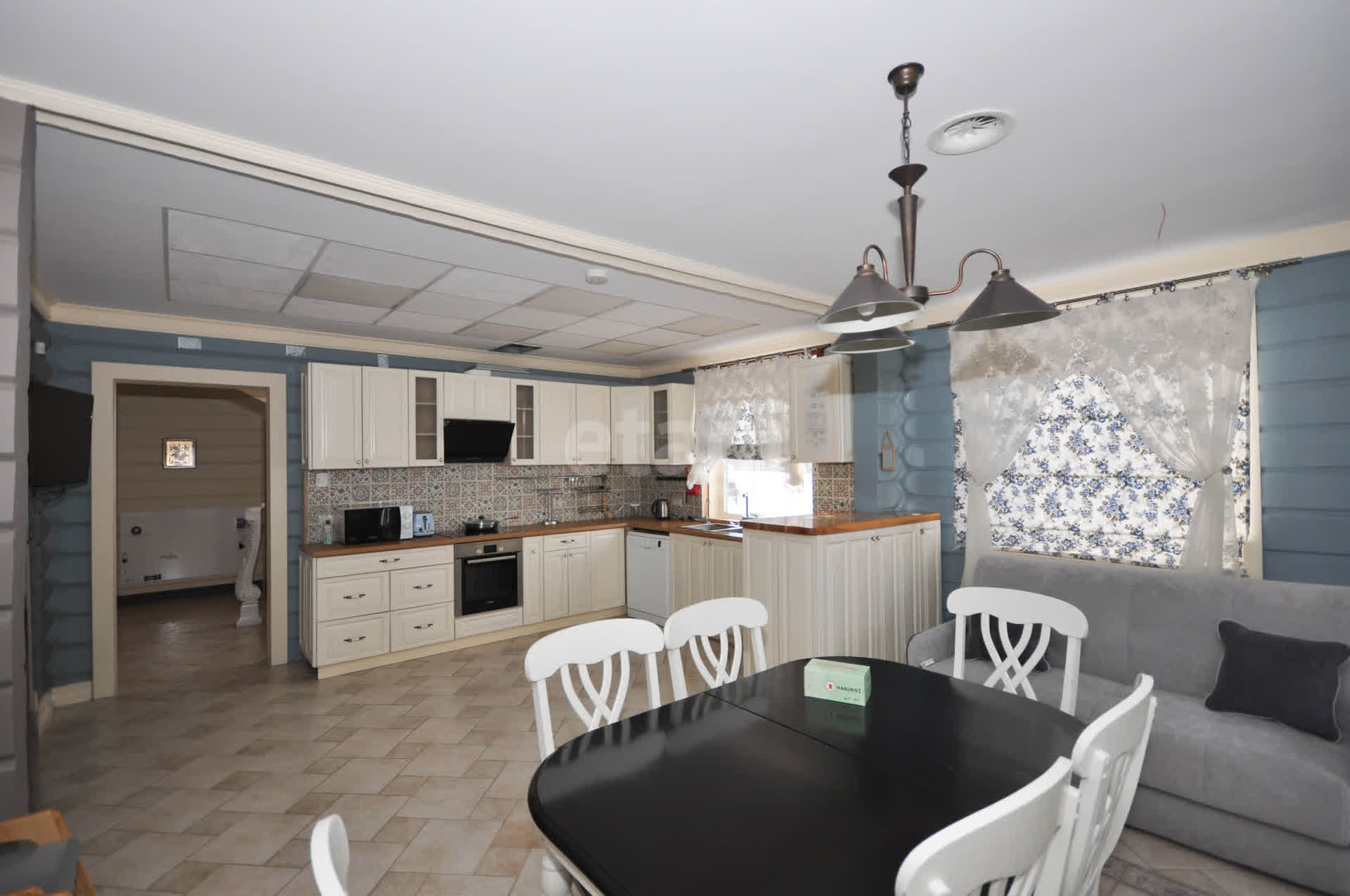 Аренда дома, 400м <sup>2</sup>, Южно-Сахалинск, Сахалинская область,  