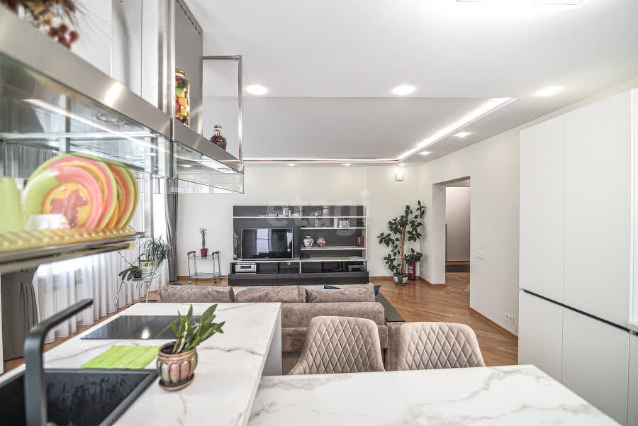 Продажа 4-комнатной квартиры, Южно-Сахалинск, Сахалинская область,  Южно-Сахалинск