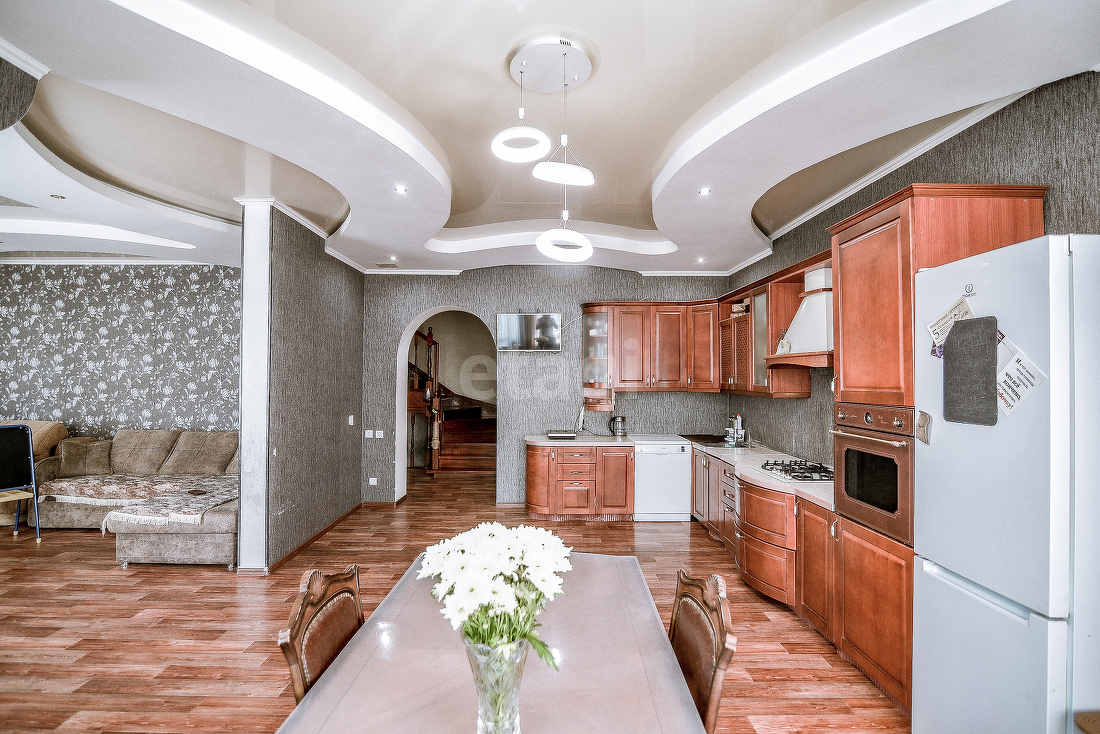 Продажа дома, 330м <sup>2</sup>, 10 сот., Южно-Сахалинск, Сахалинская область,  