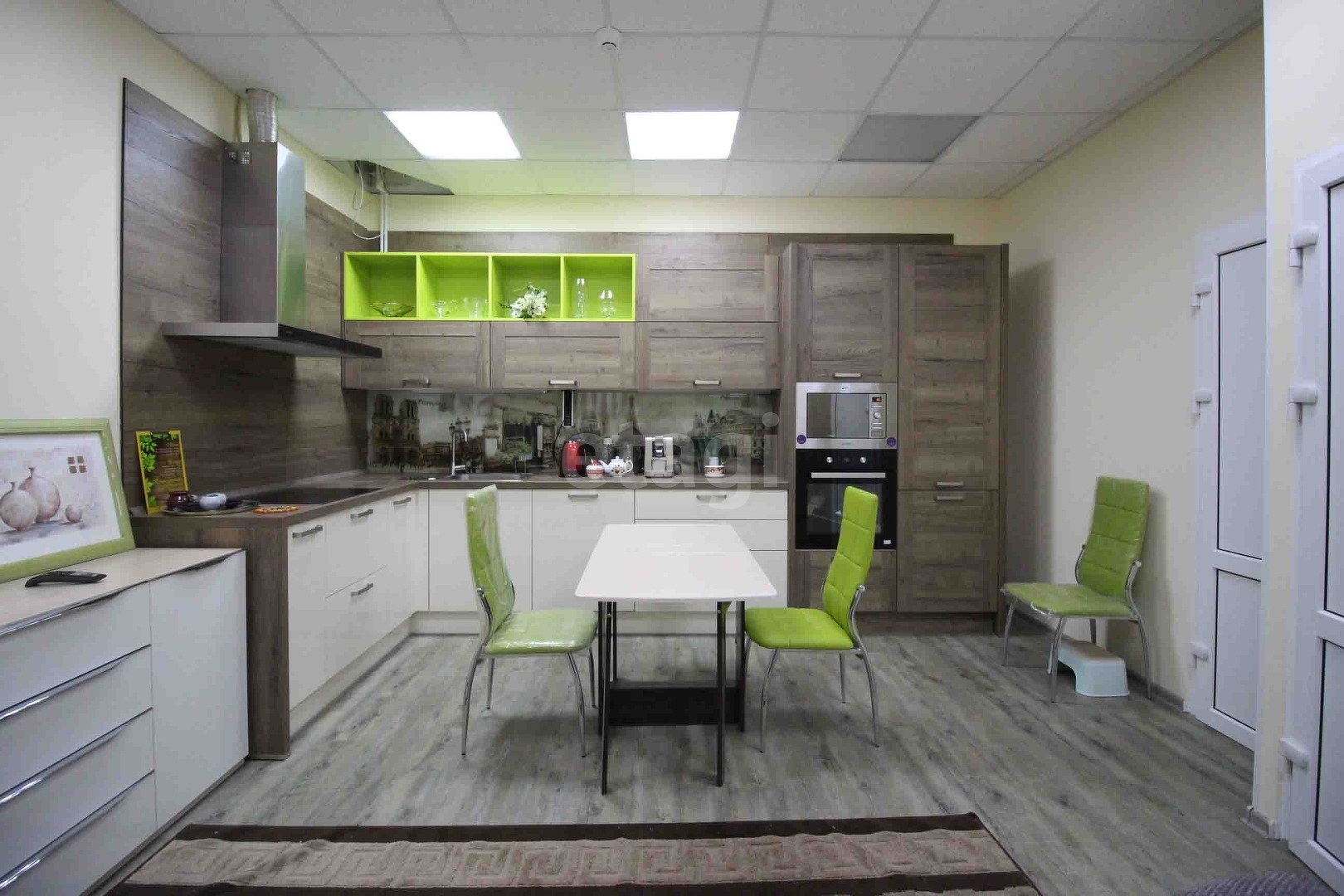 Аренда коммерческой недвижимости, 36м <sup>2</sup>, Новый Уренгой, Ямало-Ненецкий АО,  Новый Уренгой