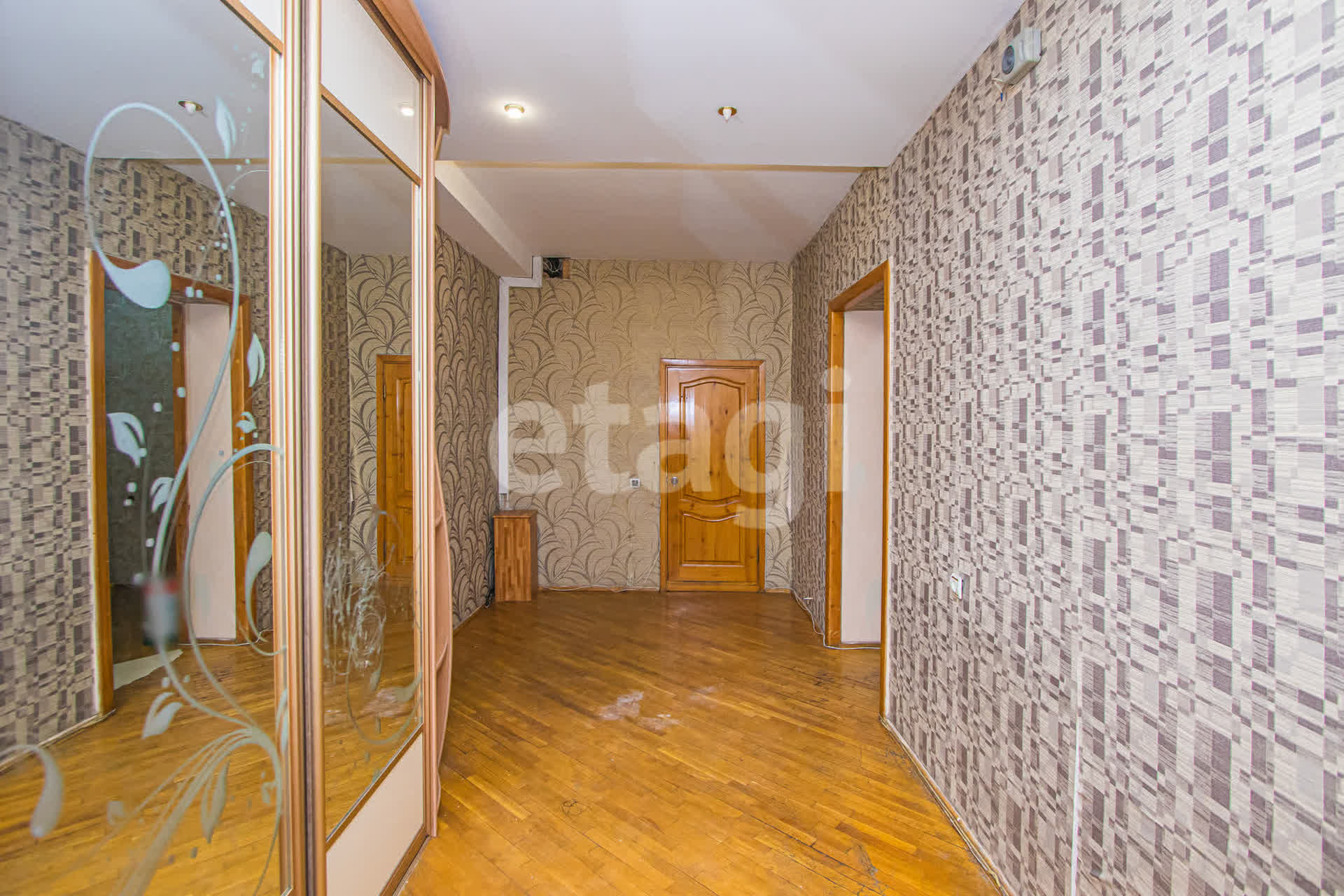 Продажа 4-комнатной квартиры, Улан-Удэ, Республика Бурятия,  Улан-Удэ