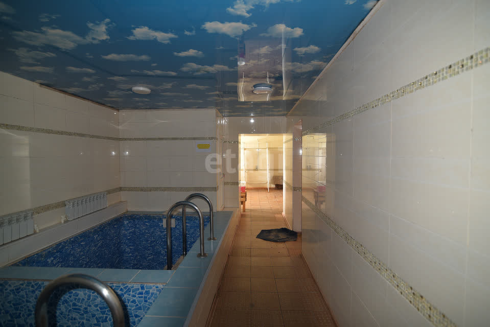 Продажа коммерческой недвижимости, 256м <sup>2</sup>, Южно-Сахалинск, Сахалинская область,  Южно-Сахалинск