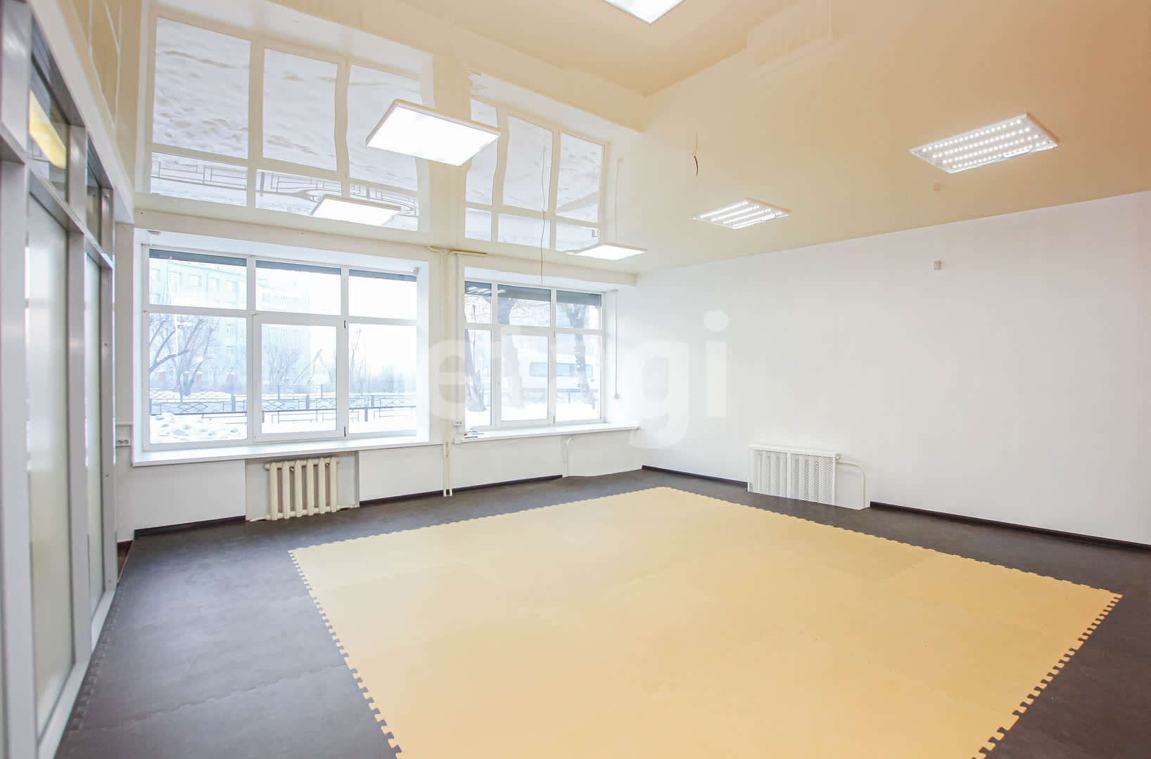 Продажа коммерческой недвижимости, 230м <sup>2</sup>, Улан-Удэ, Бурятия,  Улан-Удэ