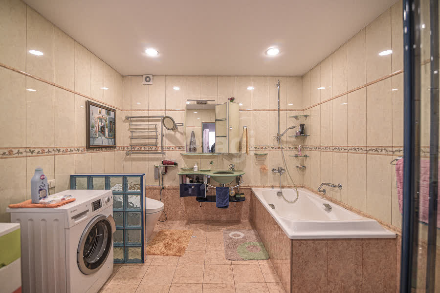 Продажа 4-комнатной квартиры, Южно-Сахалинск, Сахалинская область,  Южно-Сахалинск