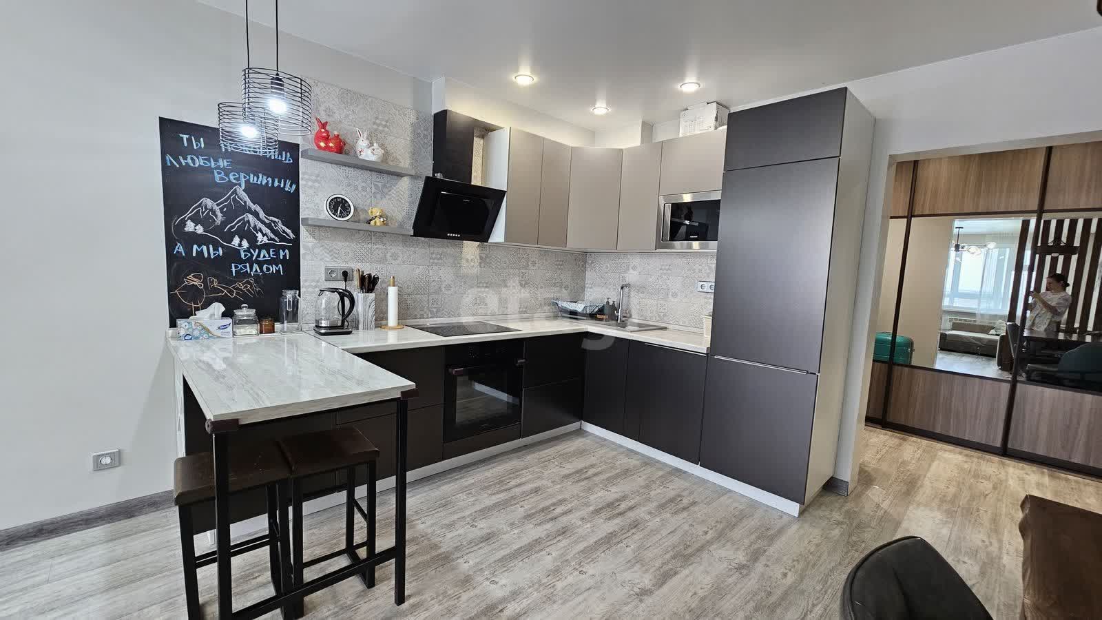 Продажа 3-комнатной квартиры, Южно-Сахалинск, Сахалинская область,  Южно-Сахалинск