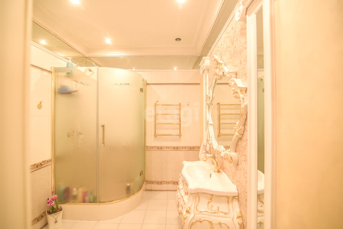 Продажа 4-комнатной квартиры, Южно-Сахалинск, Сахалинская область,  Южно-Сахалинск