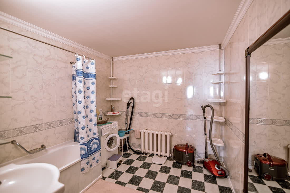 Продажа 4-комнатной квартиры, Южно-Сахалинск, Сахалинская область,  Южно-Сахалинск