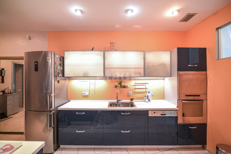 Продажа 3-комнатной квартиры, Южно-Сахалинск, Сахалинская область,  Южно-Сахалинск