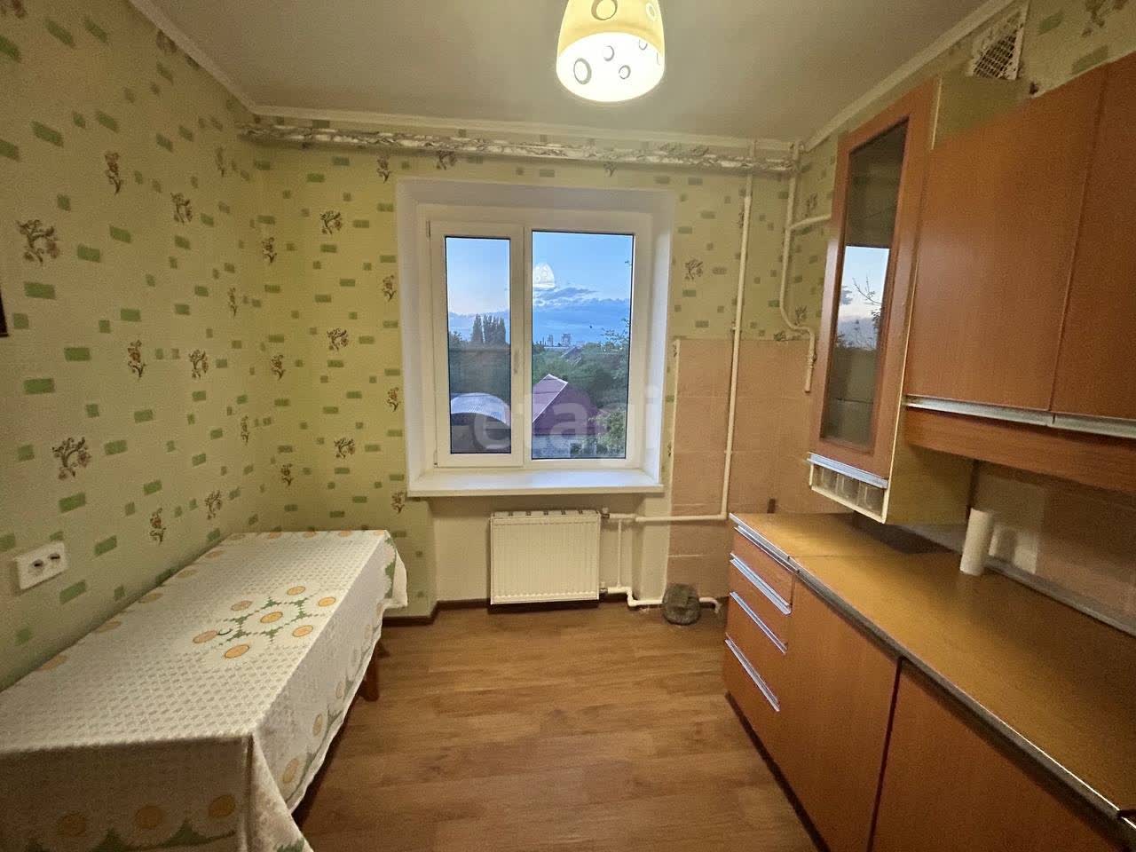 Продажа 1-комнатной квартиры, Адыгея, Комарова,  105
