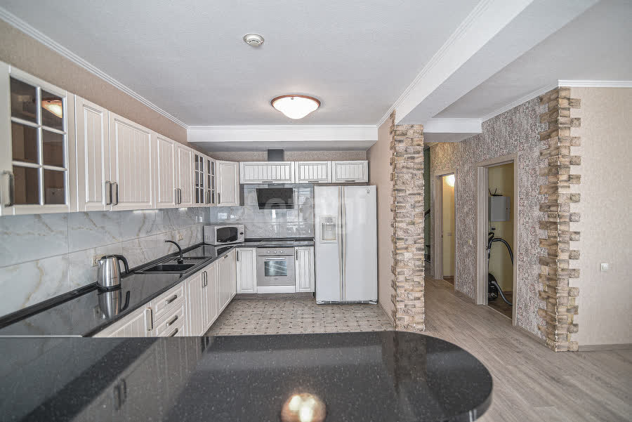 Аренда 4-комнатной квартиры, Южно-Сахалинск, Сахалинская область,  Южно-Сахалинск