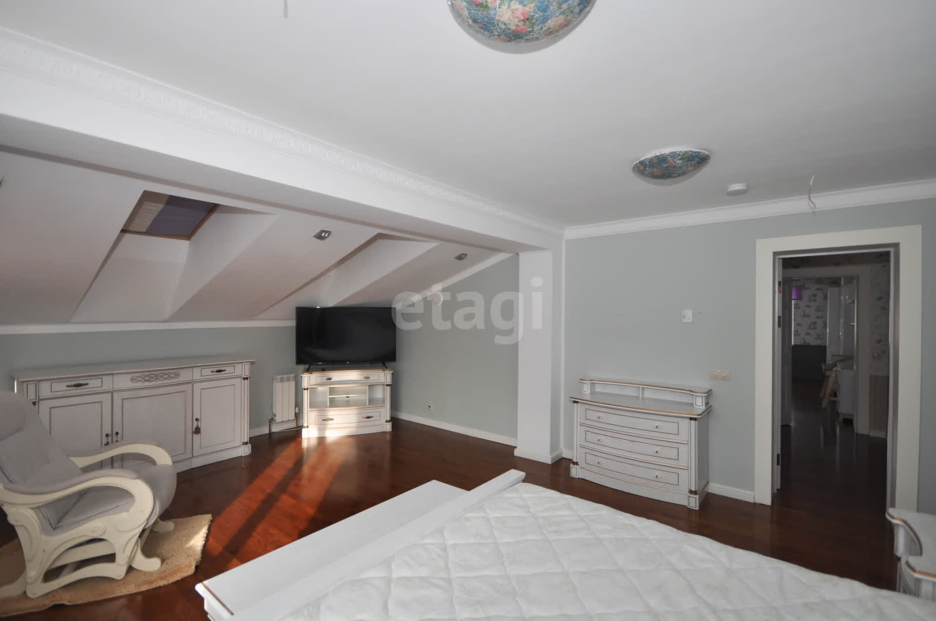 Аренда дома, 400м <sup>2</sup>, Южно-Сахалинск, Сахалинская область,  