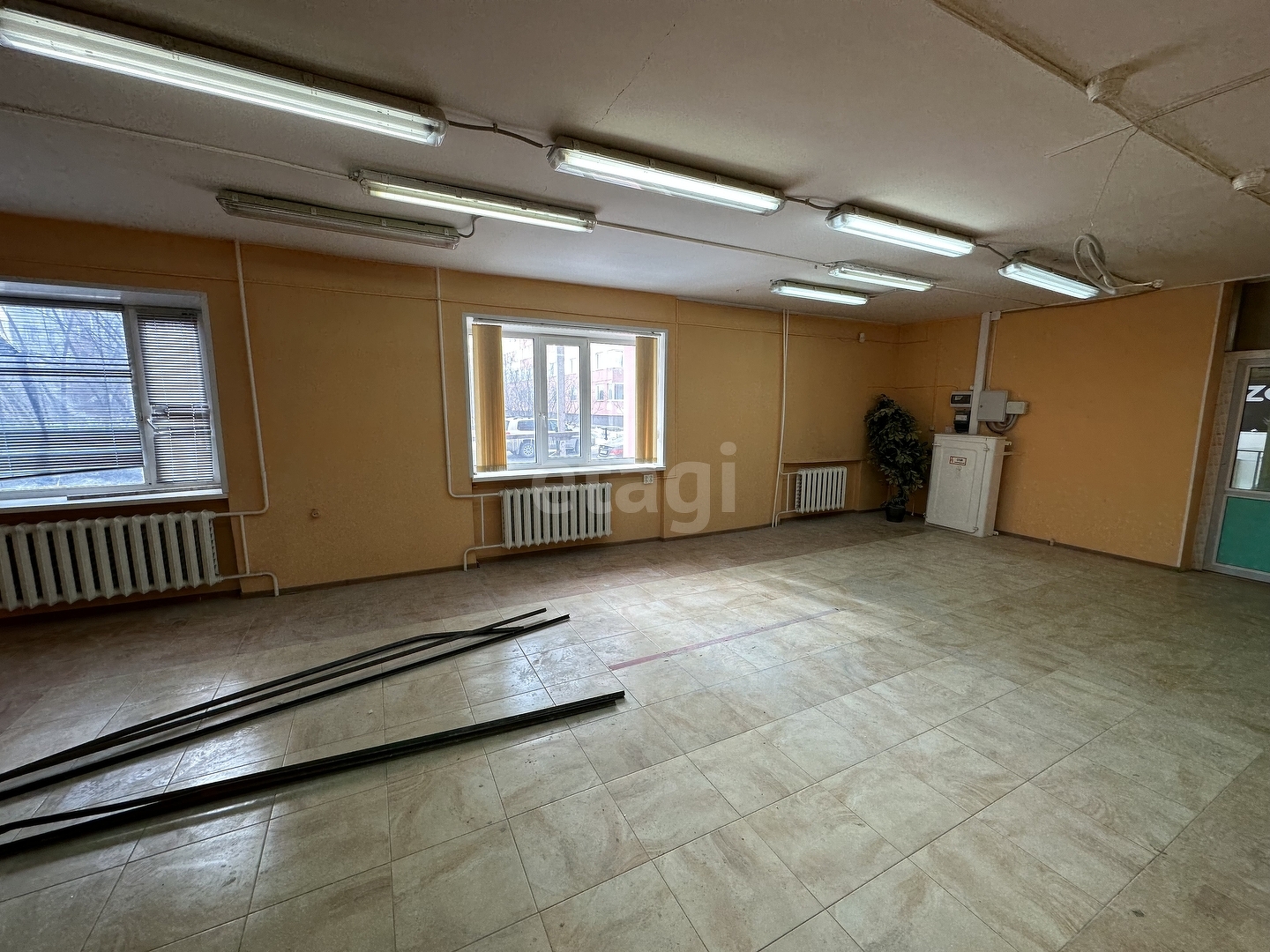 Аренда коммерческой недвижимости, 160м <sup>2</sup>, Новый Уренгой, Ямало-Ненецкий АО,  Новый Уренгой