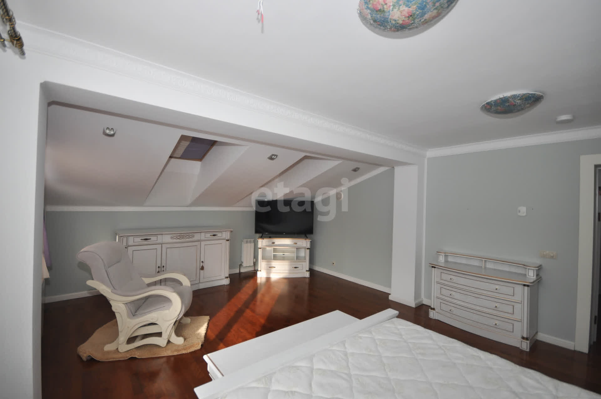 Аренда дома, 400м <sup>2</sup>, Южно-Сахалинск, Сахалинская область,  