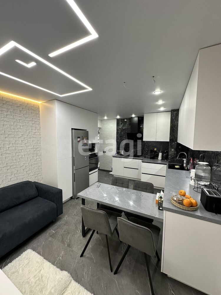 Продажа 3-комнатной квартиры, Южно-Сахалинск, Сахалинская область,  Южно-Сахалинск