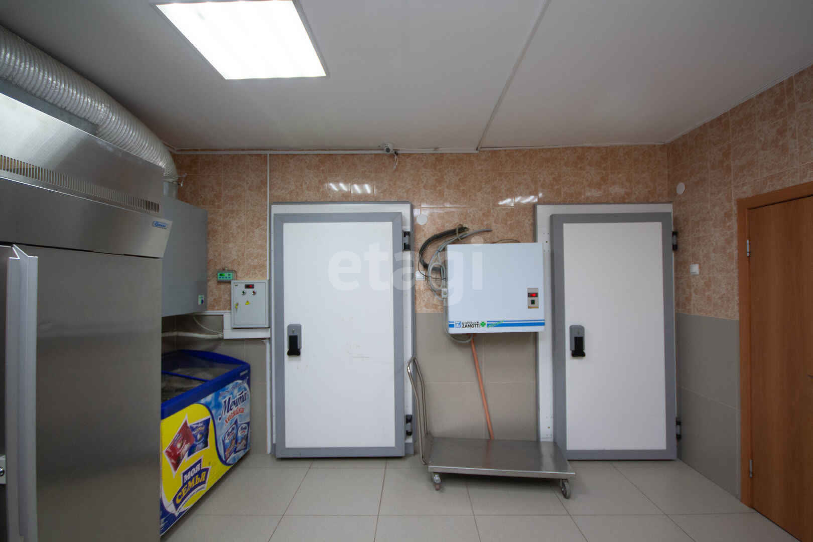 Продажа коммерческой недвижимости, 310м <sup>2</sup>, Новый Уренгой, Ямало-Ненецкий АО,  Новый Уренгой