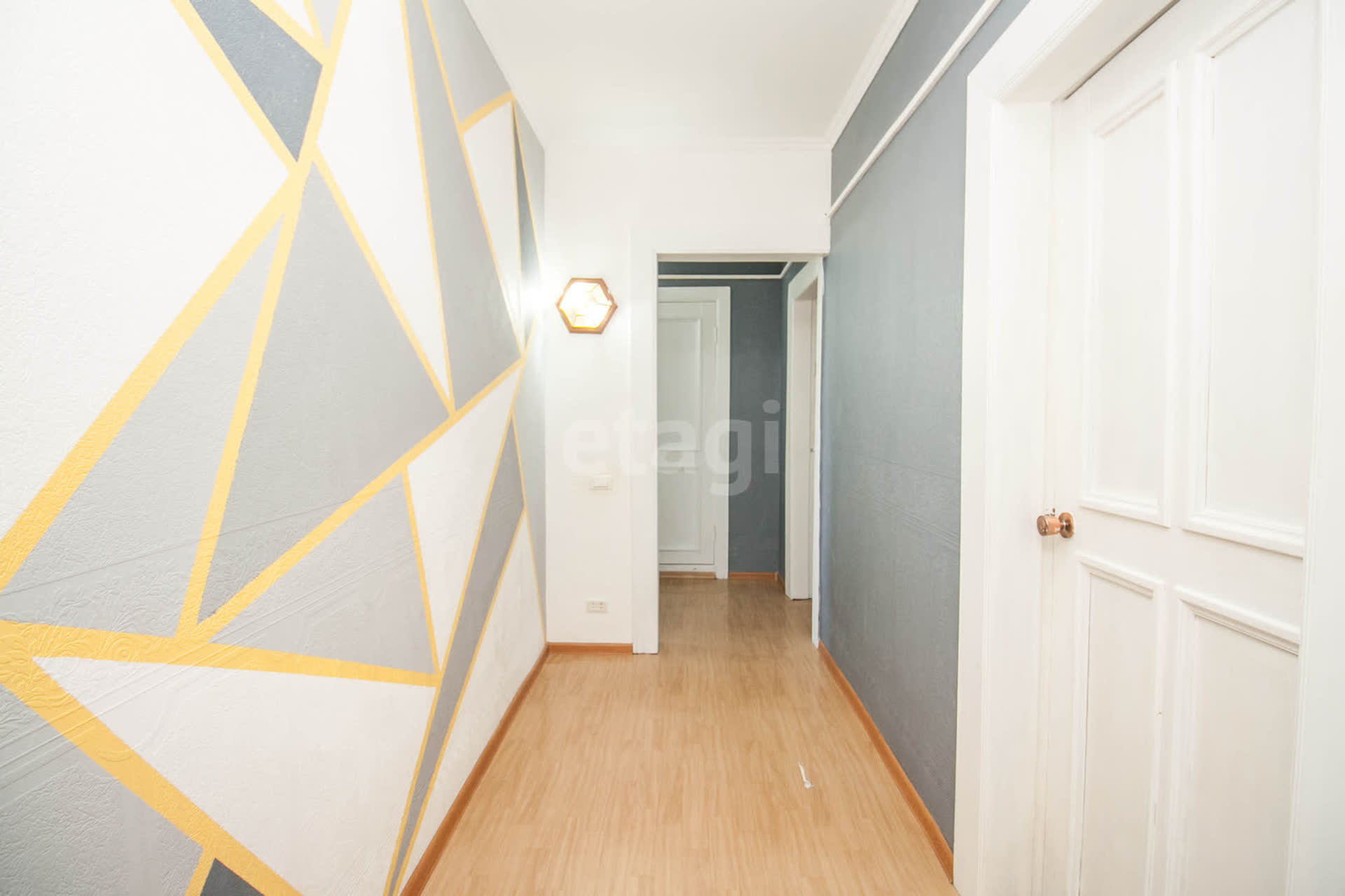 Продажа 4-комнатной квартиры, Южно-Сахалинск, Сахалинская область,  Южно-Сахалинск