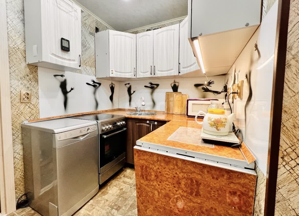 Продажа 3-комнатной квартиры, Южно-Сахалинск, Сахалинская область,  Южно-Сахалинск