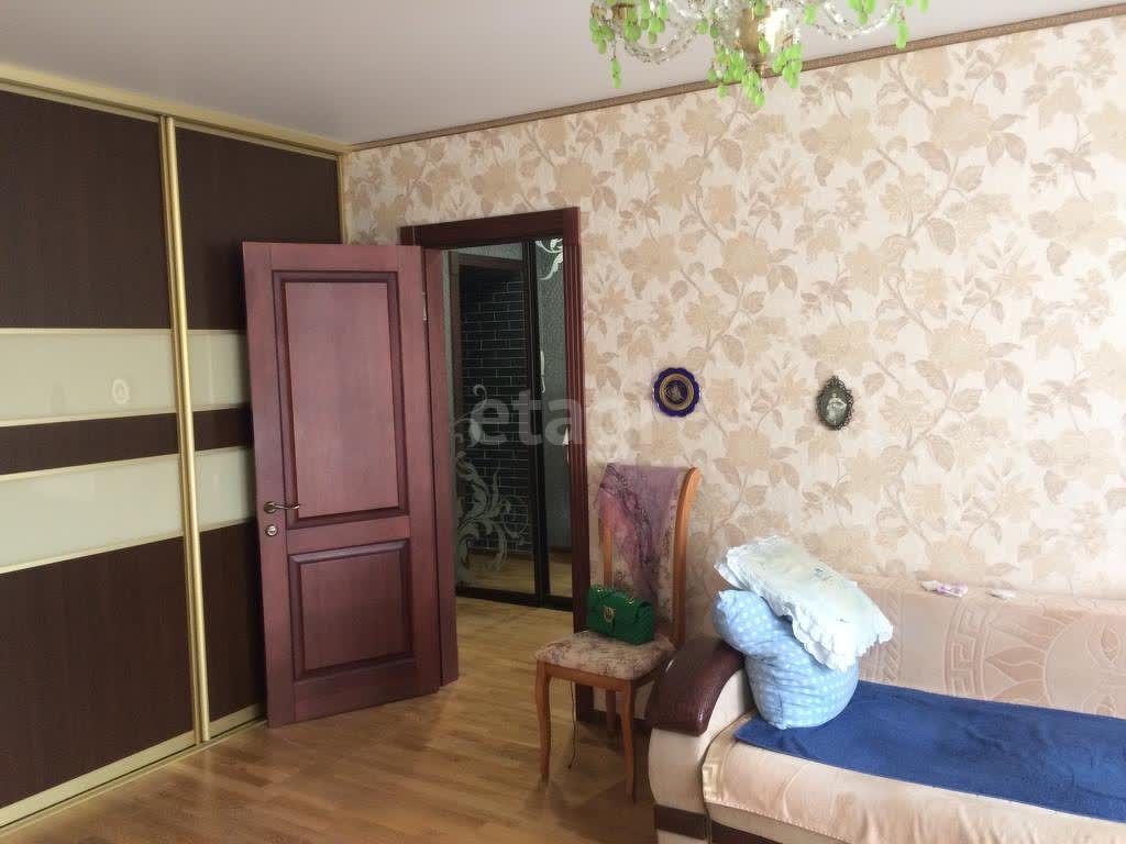 Продажа 3-комнатной квартиры, Майкоп, Комсомольская,  236