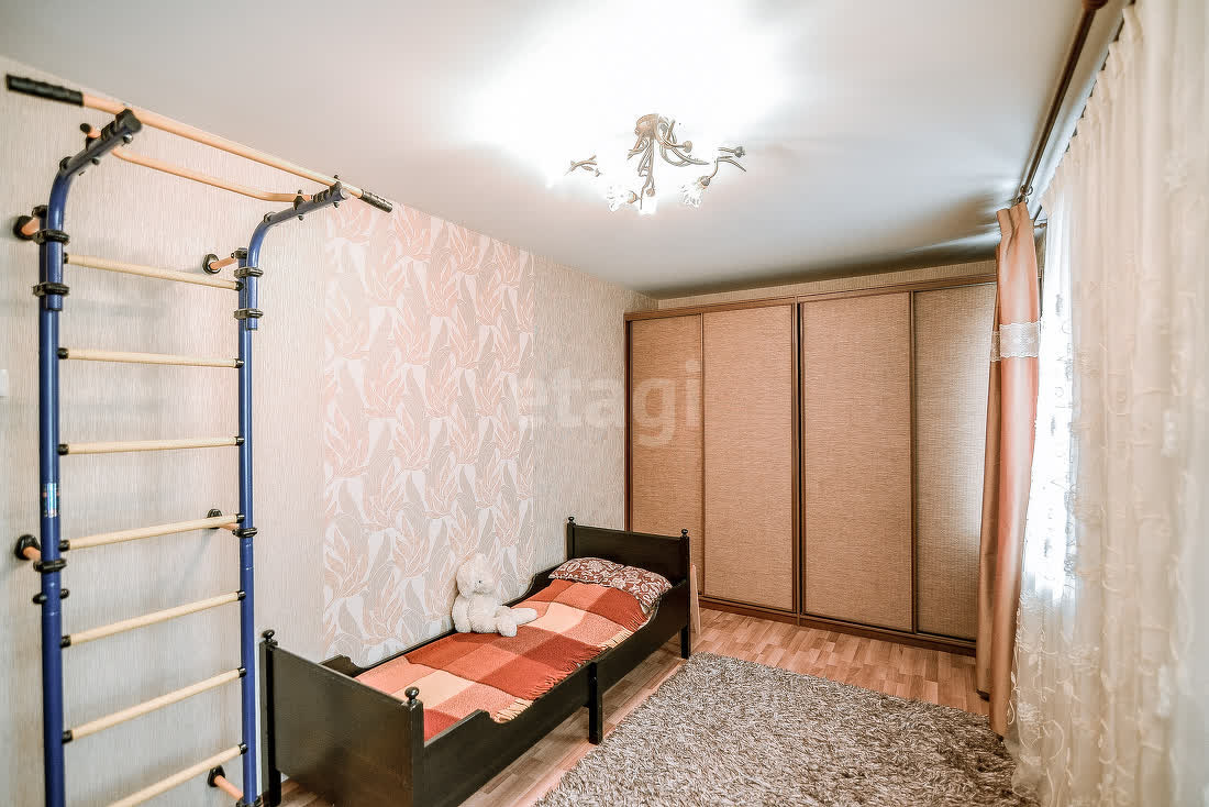 Продажа 4-комнатной квартиры, Южно-Сахалинск, Сахалинская область,  Южно-Сахалинск