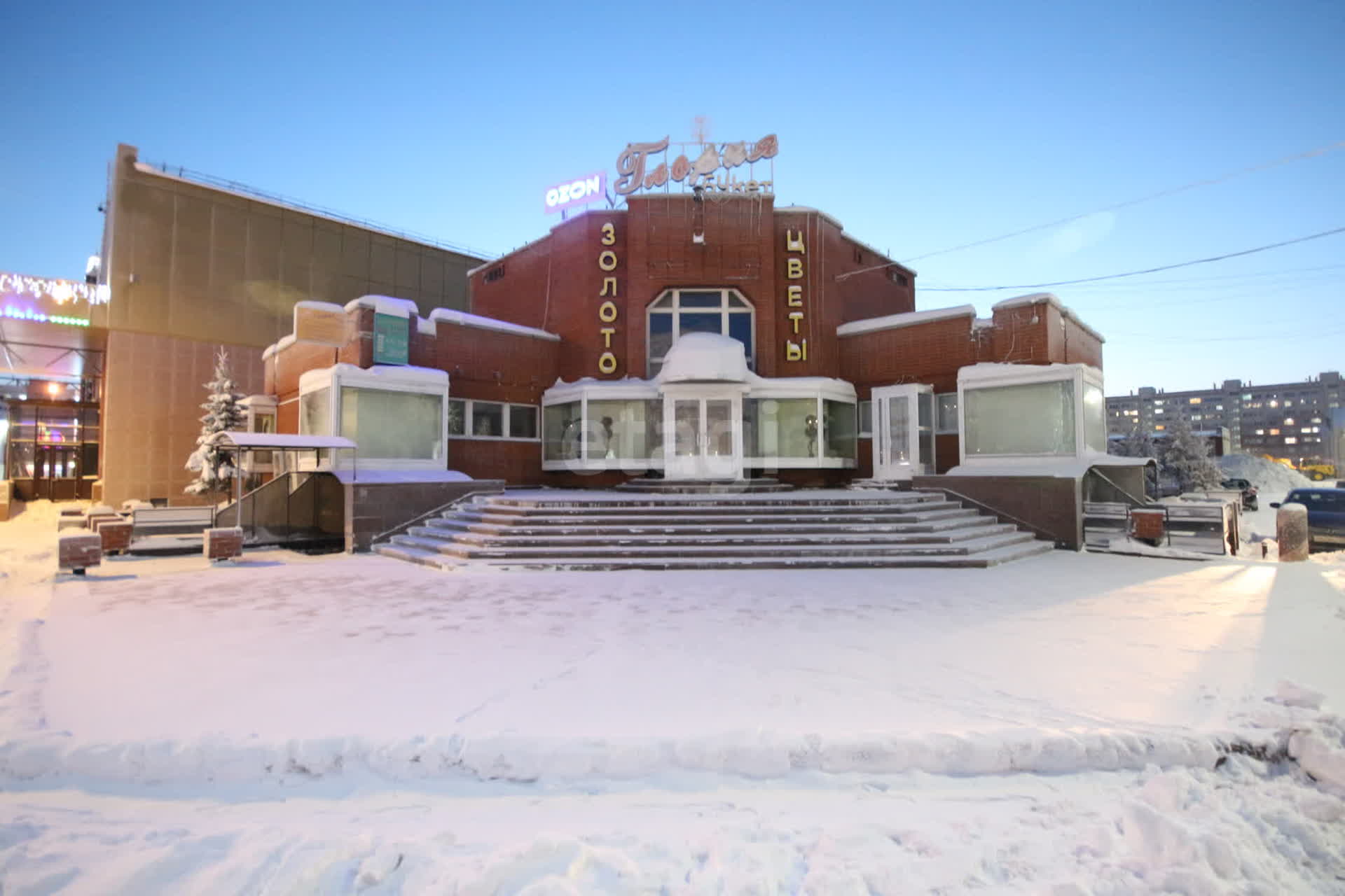 Аренда коммерческой недвижимости, 320м <sup>2</sup>, Новый Уренгой, Ямало-Ненецкий АО,  Новый Уренгой