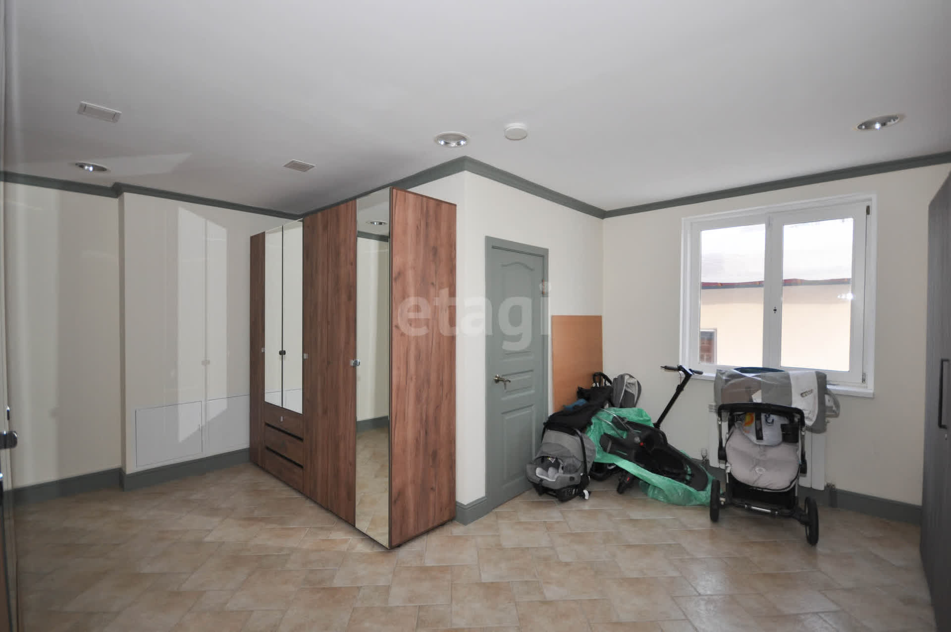 Аренда дома, 400м <sup>2</sup>, Южно-Сахалинск, Сахалинская область,  