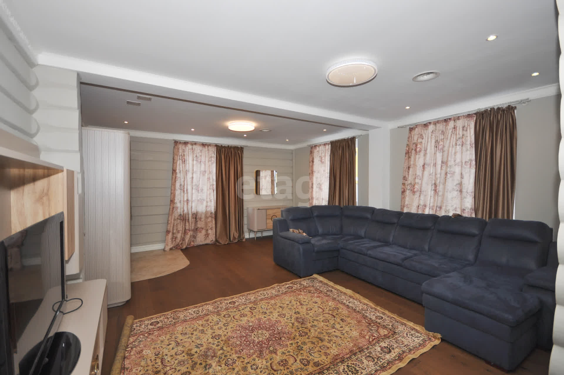 Аренда дома, 400м <sup>2</sup>, Южно-Сахалинск, Сахалинская область,  