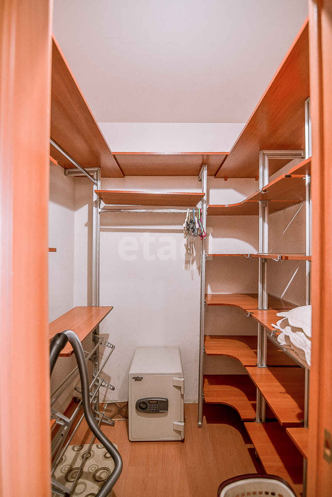 Продажа 4-комнатной квартиры, Южно-Сахалинск, Сахалинская область,  Южно-Сахалинск