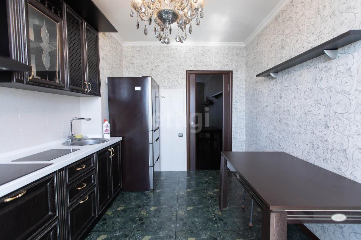 Продажа 4-комнатной квартиры, Южно-Сахалинск, Сахалинская область,  Южно-Сахалинск