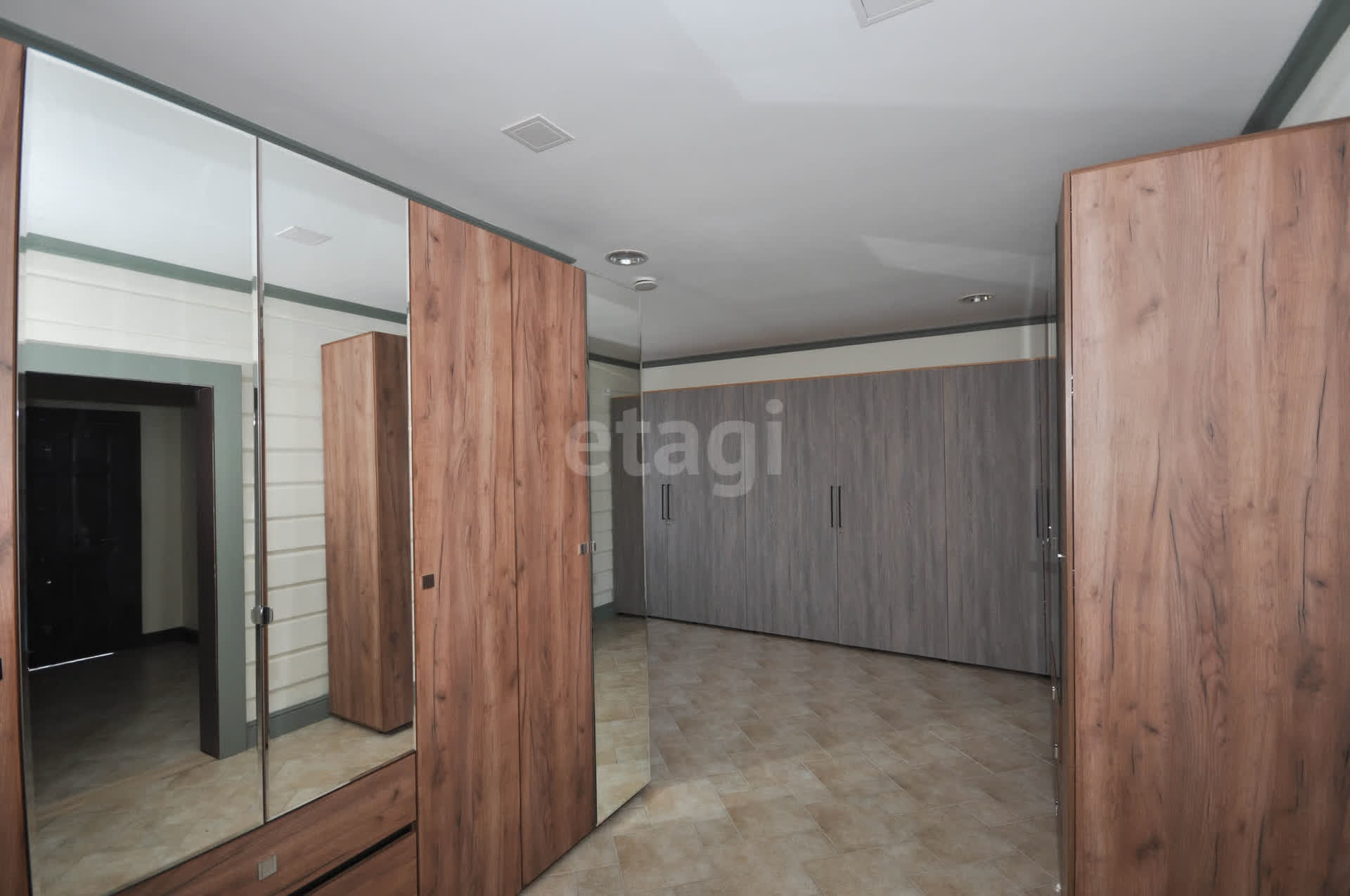 Аренда дома, 400м <sup>2</sup>, Южно-Сахалинск, Сахалинская область,  