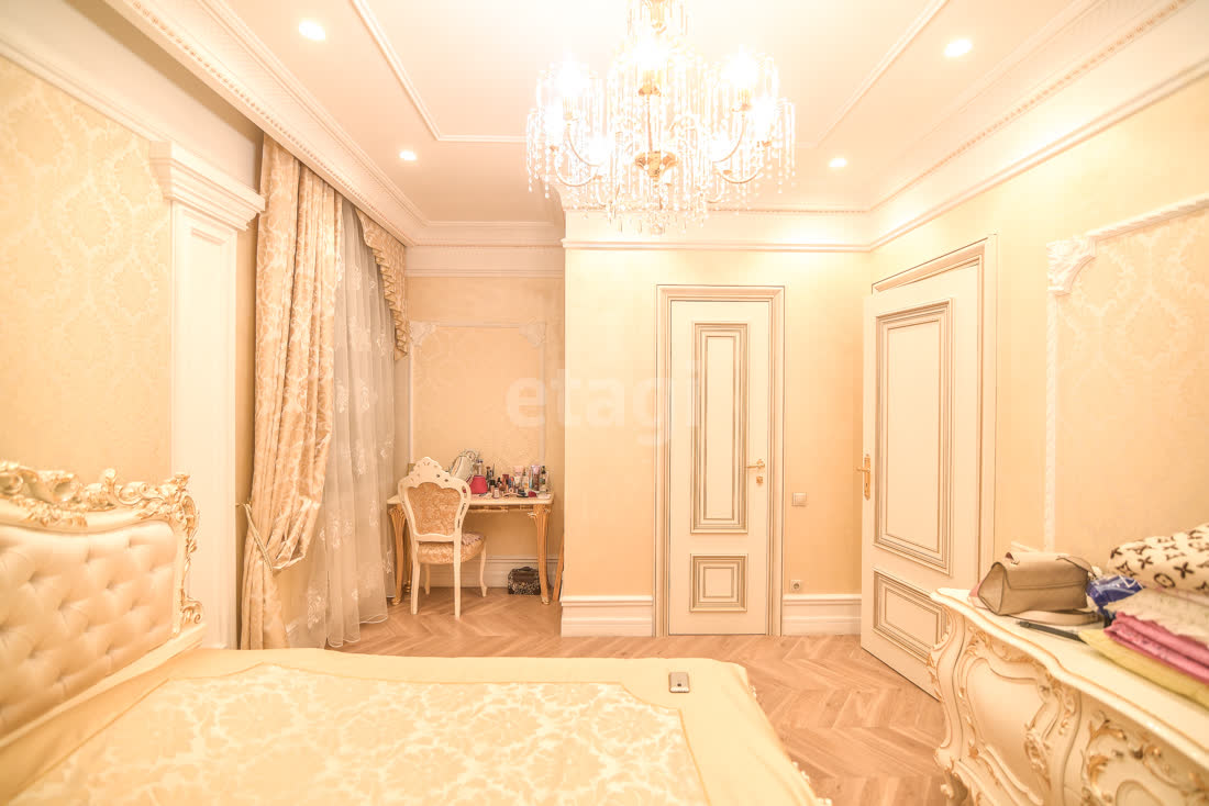 Продажа 4-комнатной квартиры, Южно-Сахалинск, Сахалинская область,  Южно-Сахалинск