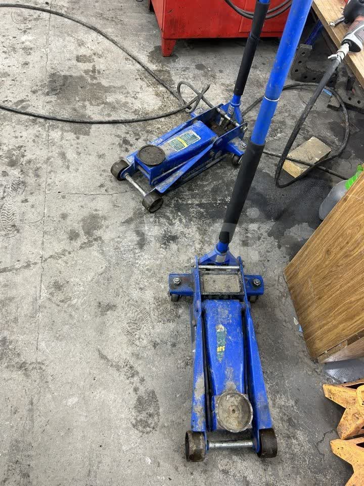 Продажа коммерческой недвижимости, 30м <sup>2</sup>, Новый Уренгой, Ямало-Ненецкий АО,  Новый Уренгой