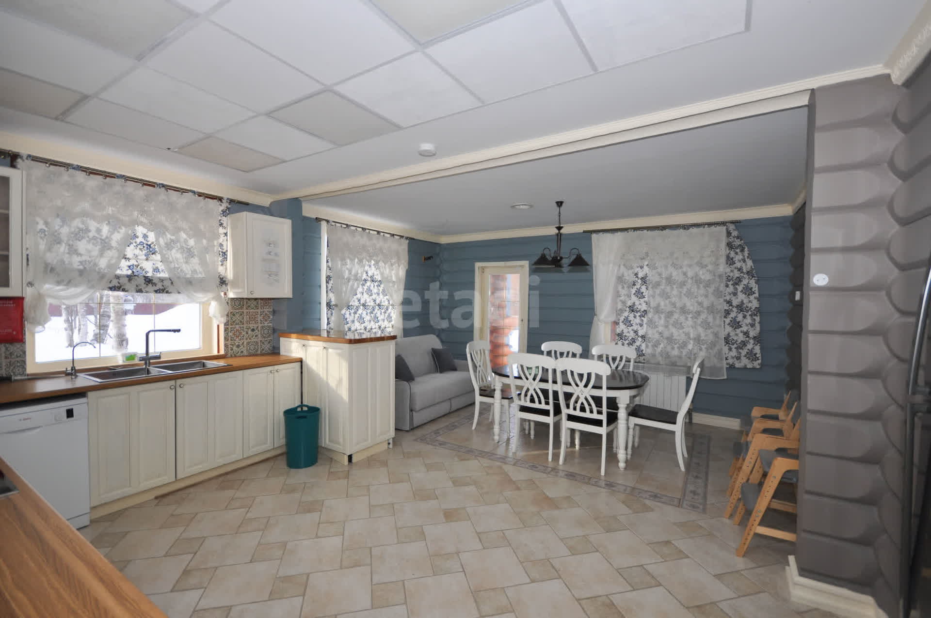 Аренда дома, 400м <sup>2</sup>, Южно-Сахалинск, Сахалинская область,  