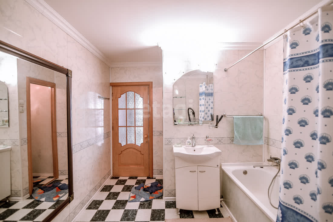 Продажа 4-комнатной квартиры, Южно-Сахалинск, Сахалинская область,  Южно-Сахалинск