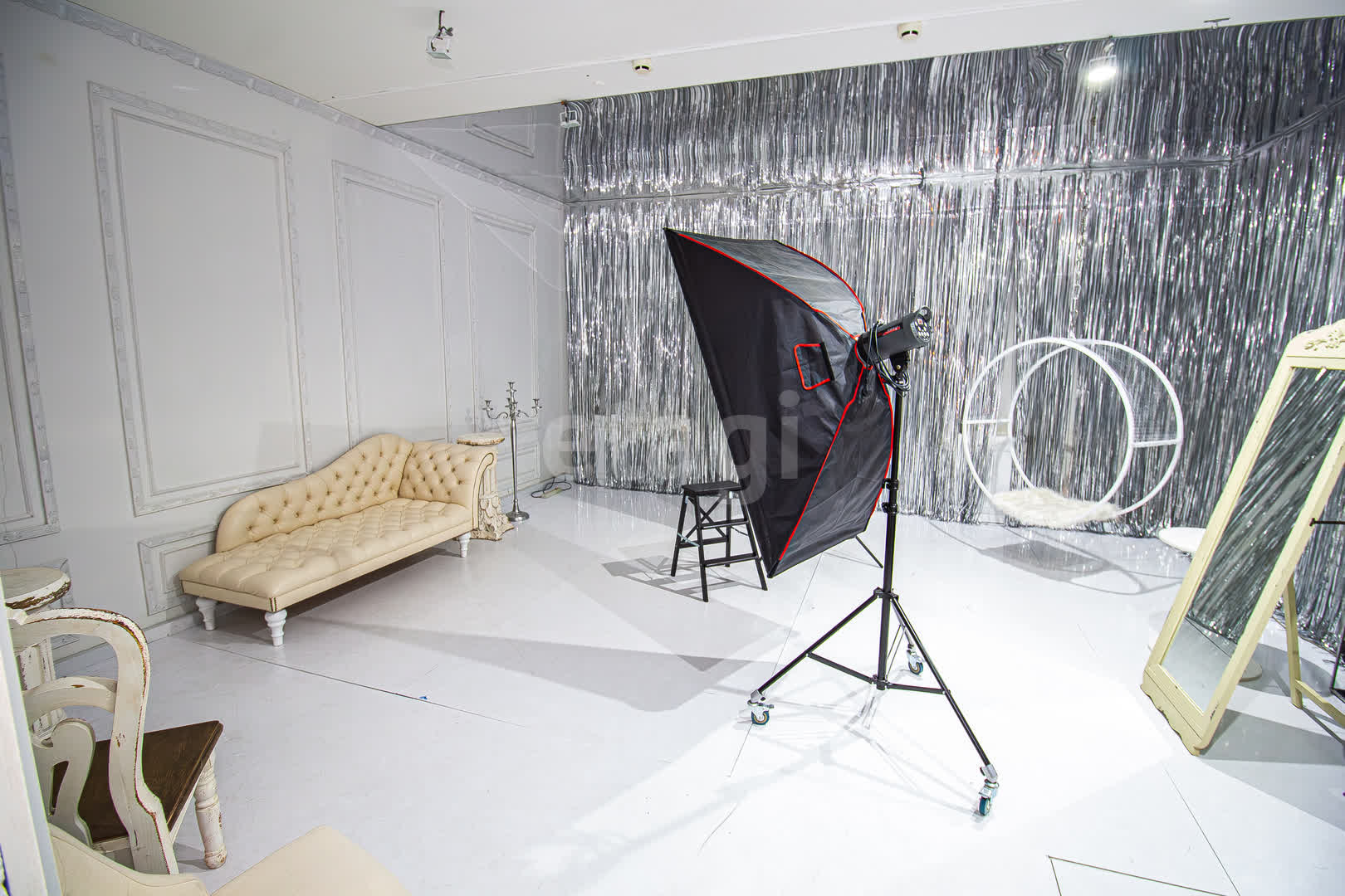 Продажа коммерческой недвижимости, 122м <sup>2</sup>, Новый Уренгой, Ямало-Ненецкий АО,  Новый Уренгой