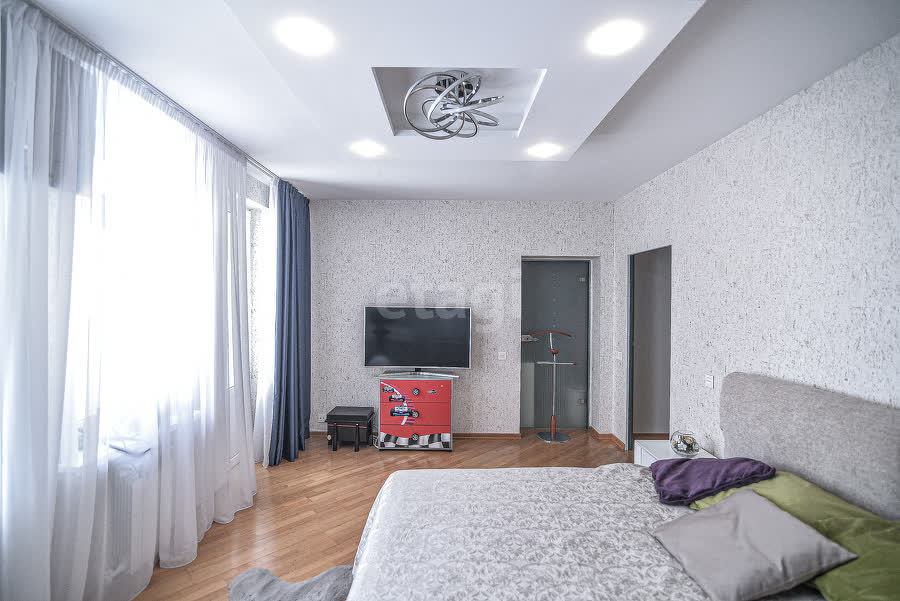 Продажа 4-комнатной квартиры, Южно-Сахалинск, Сахалинская область,  Южно-Сахалинск