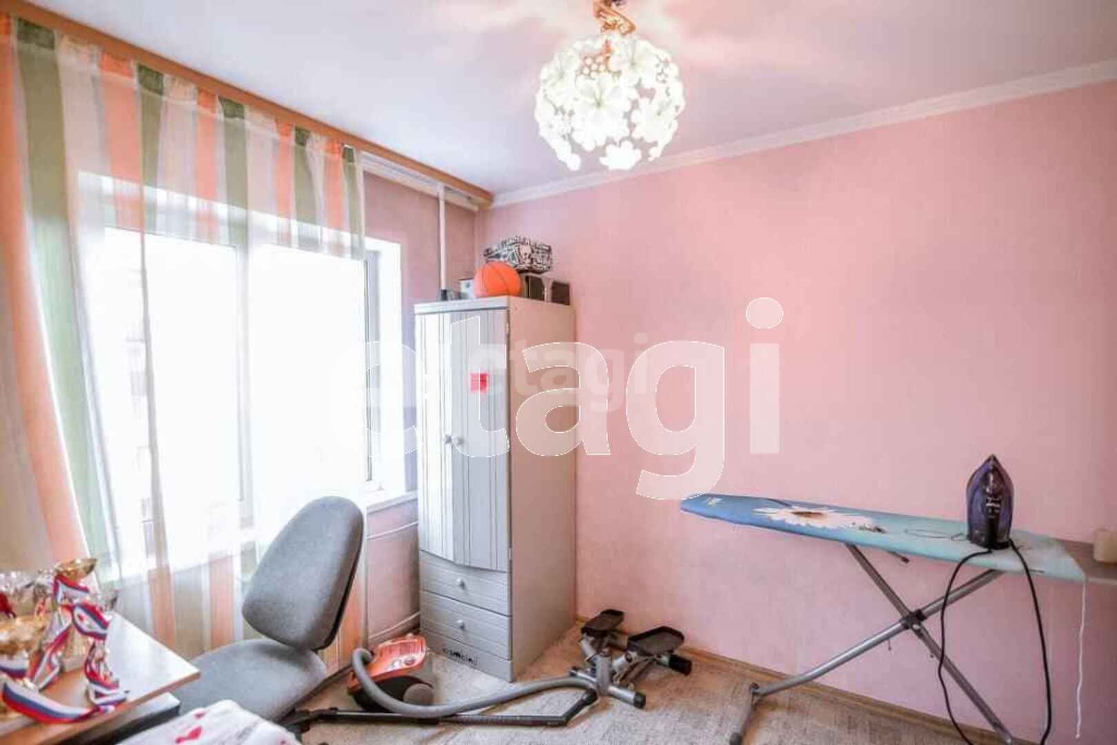 Продажа 4-комнатной квартиры, Южно-Сахалинск, Сахалинская область,  Южно-Сахалинск