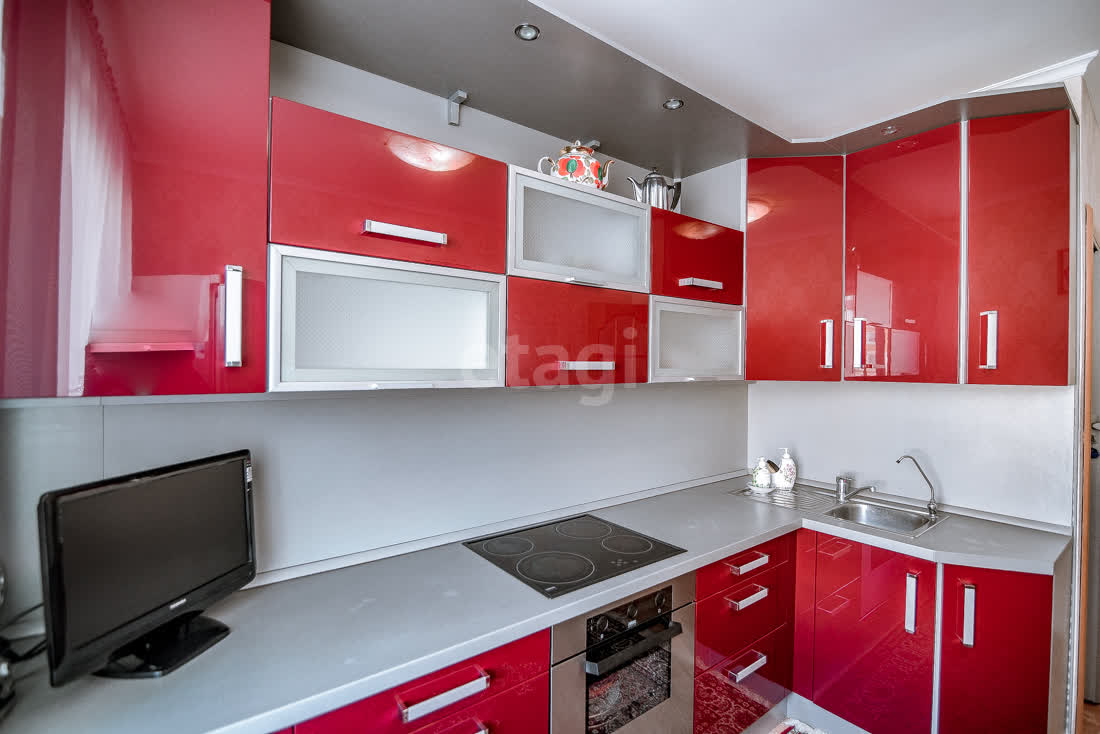 Продажа 4-комнатной квартиры, Южно-Сахалинск, Сахалинская область,  Южно-Сахалинск