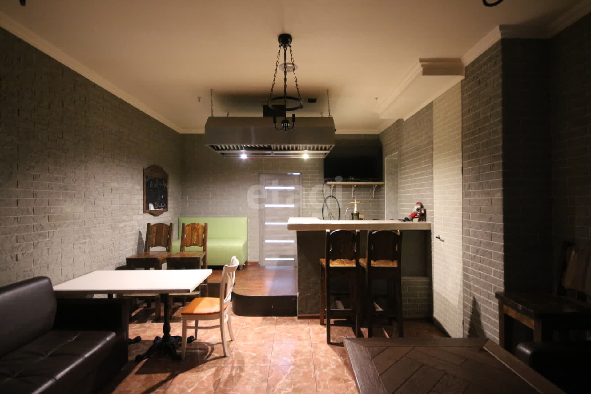 Аренда коммерческой недвижимости, 397м <sup>2</sup>, Новый Уренгой, Ямало-Ненецкий АО,  Новый Уренгой