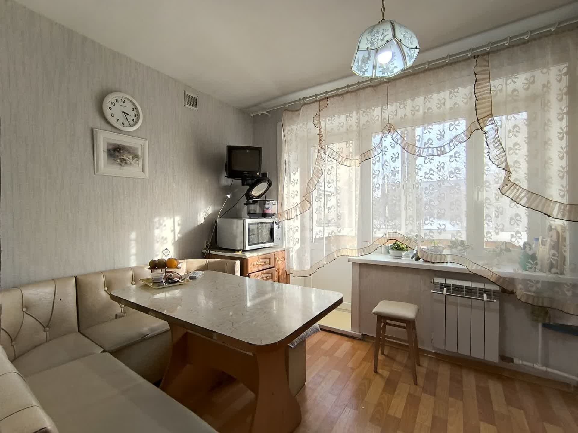 Продажа 4-комнатной квартиры, Улан-Удэ, Республика Бурятия,  Улан-Удэ