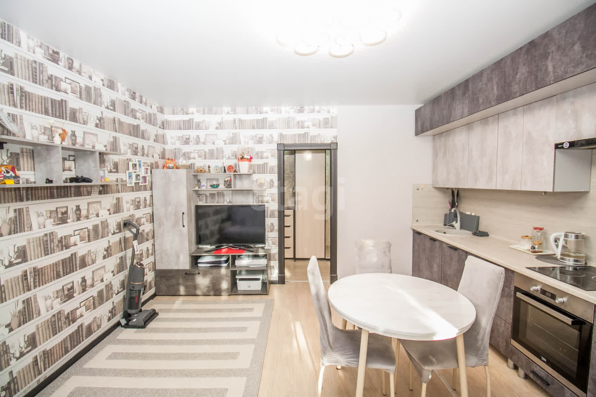 Продажа 2-комнатной квартиры, Южно-Сахалинск, Сахалинская область,  Южно-Сахалинск