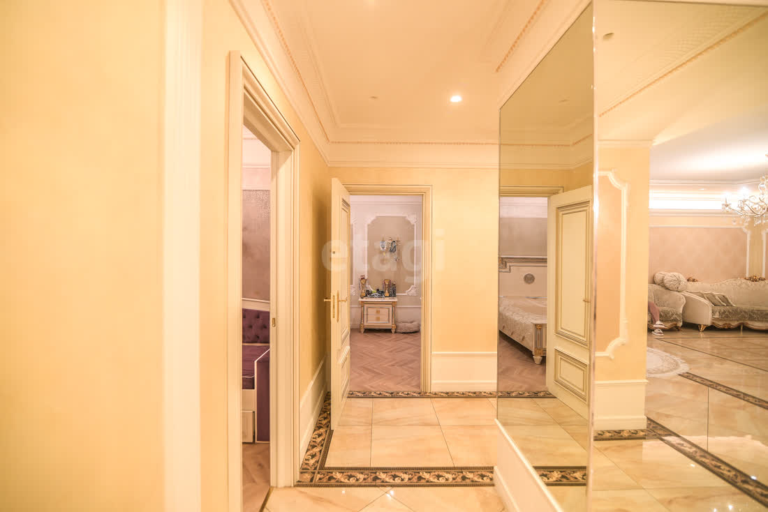 Продажа 4-комнатной квартиры, Южно-Сахалинск, Сахалинская область,  Южно-Сахалинск