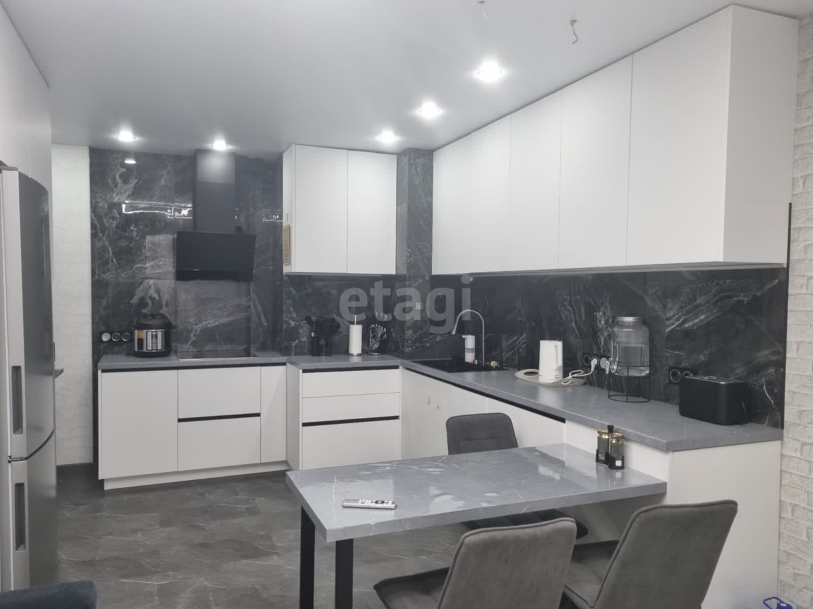 Продажа 3-комнатной квартиры, Южно-Сахалинск, Сахалинская область,  Южно-Сахалинск