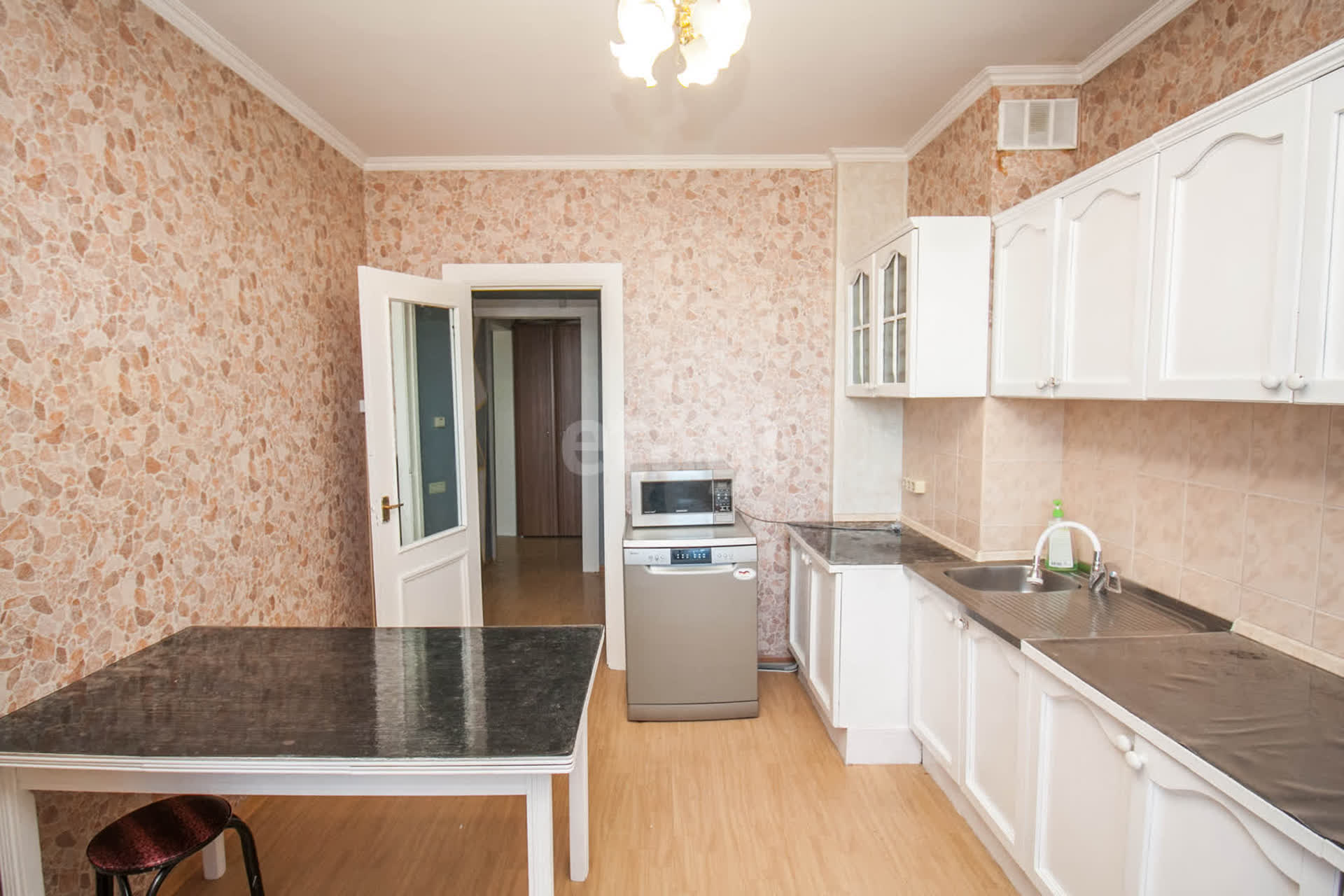 Продажа 4-комнатной квартиры, Южно-Сахалинск, Сахалинская область,  Южно-Сахалинск